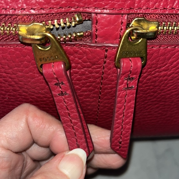 Fossil  Cross, body or shoulder bag  Red genuine pebbled leather  Card slots EUC - Picture 15 of 15